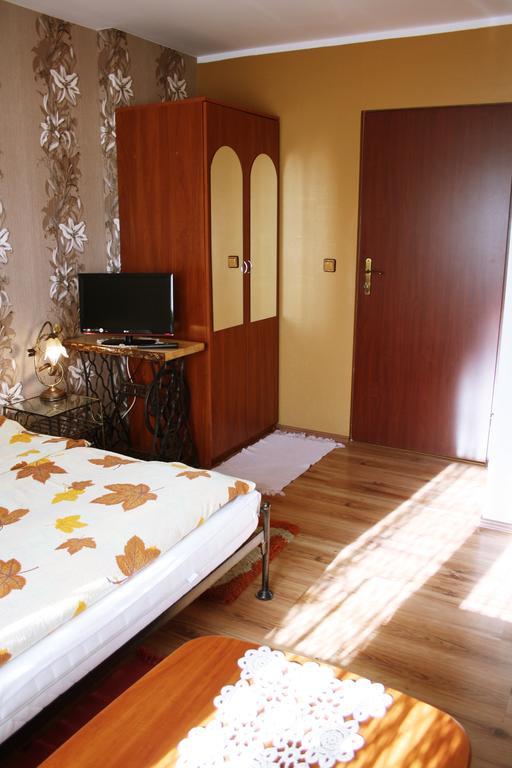 Pod Modrzewiem Pogorzelce Bagian luar foto